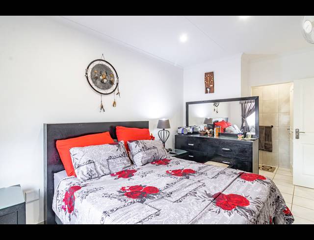 3 BEDROOM SECTIONAL TITLE FOR SALE IN BRACKENDOWNS